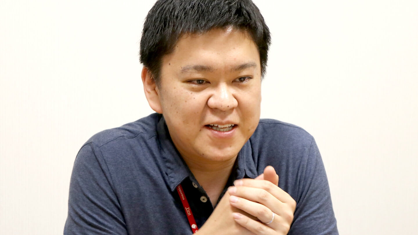 インタビューの様子_1