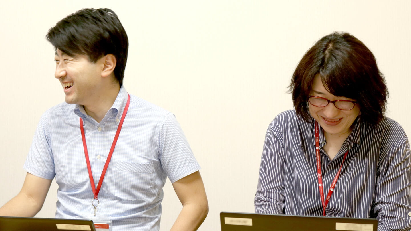 インタビューの様子_4
